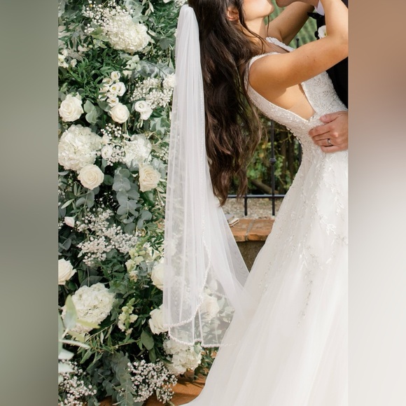 Wedding Veil Pearls & Crystals Beaded Edge, Fingertip Length 38.5” Bridal Veil - Picture 4 of 16